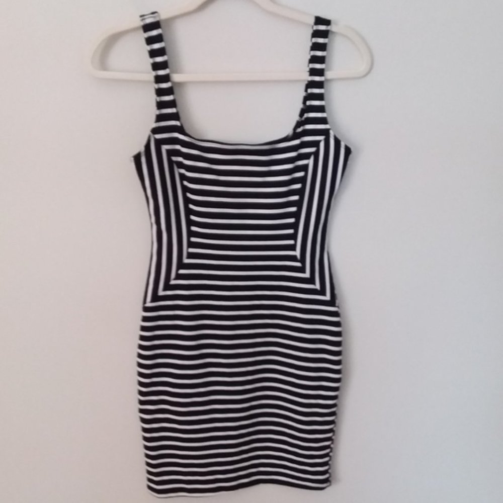 Bundle of 8 Dresses All Size Small by Great Designers - Picture 2 of 9